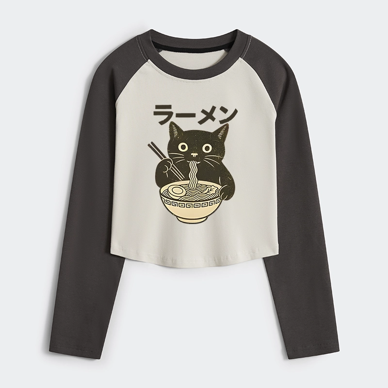 Tokyo-Tiger Simple Black Cat Eating Ramen Women's Crop Raglan T-Shirt