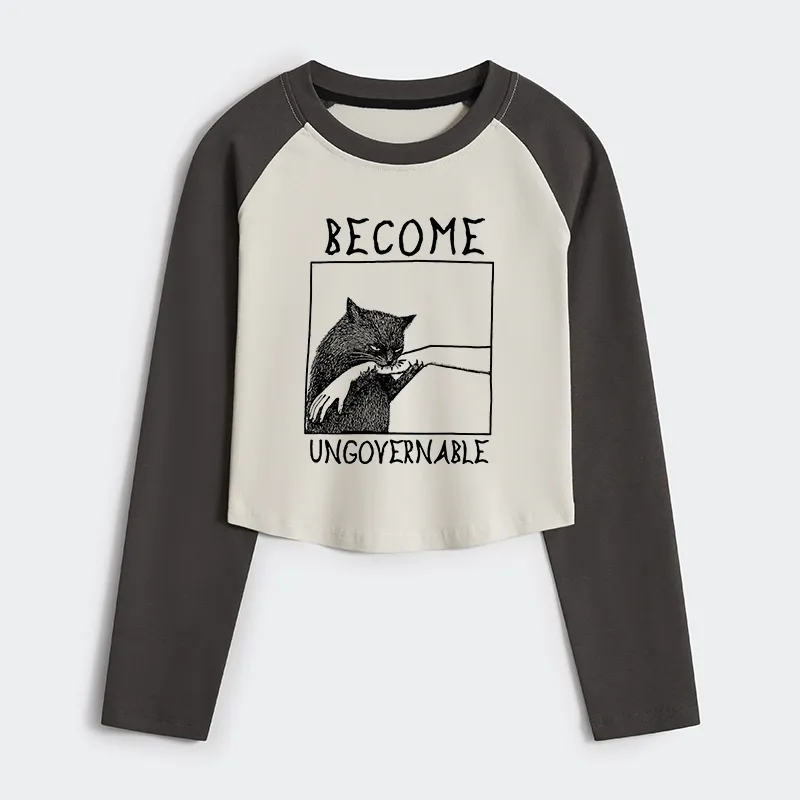 Tokyo-Tiger Cat Biting Arm Women's Crop Raglan T-Shirt