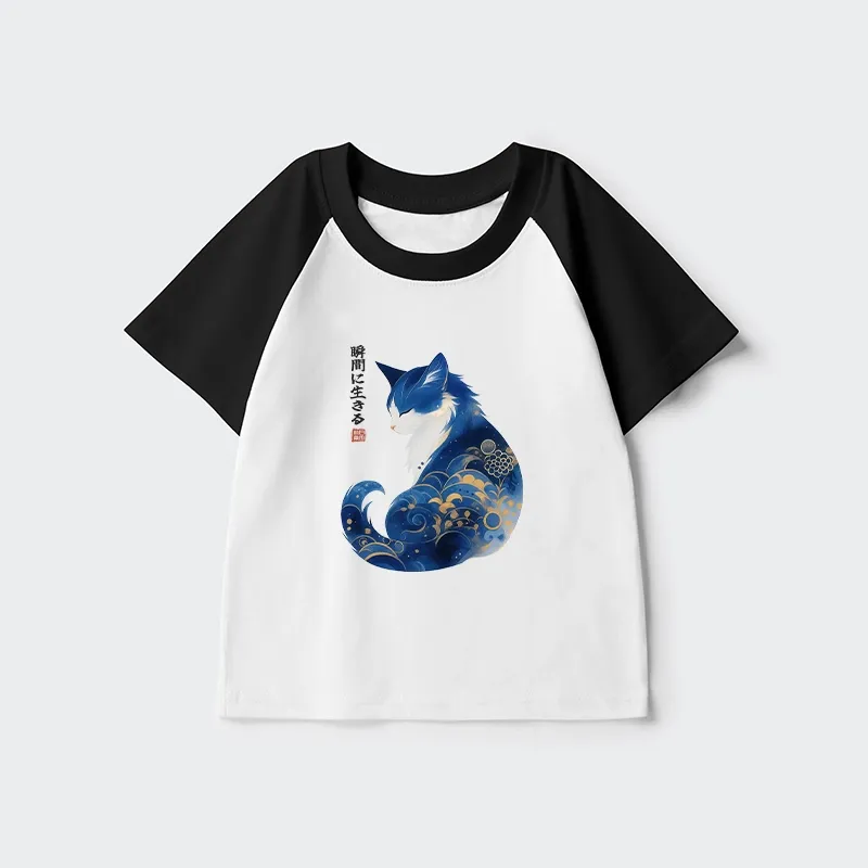 Tokyo-Tiger Retro Zen Cat: Living the Present Kids Raglan T-shirt