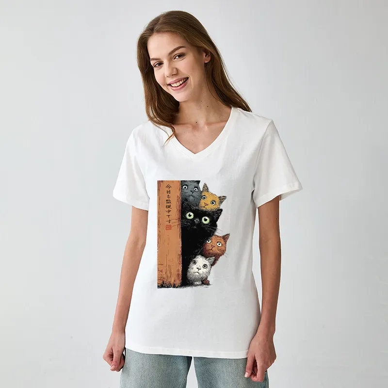 Tokyo-Tiger Five Cats Are Watching You V-Neck Classic T-Shirt