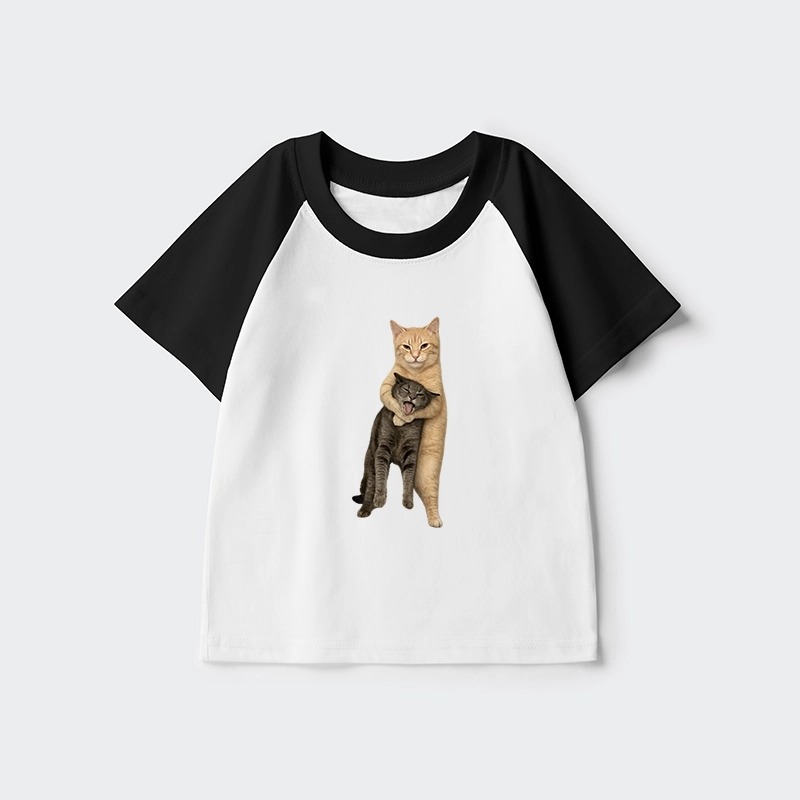 Tokyo-Tiger  Orange Cat’s Tight Embrace Kids Raglan T-shirt