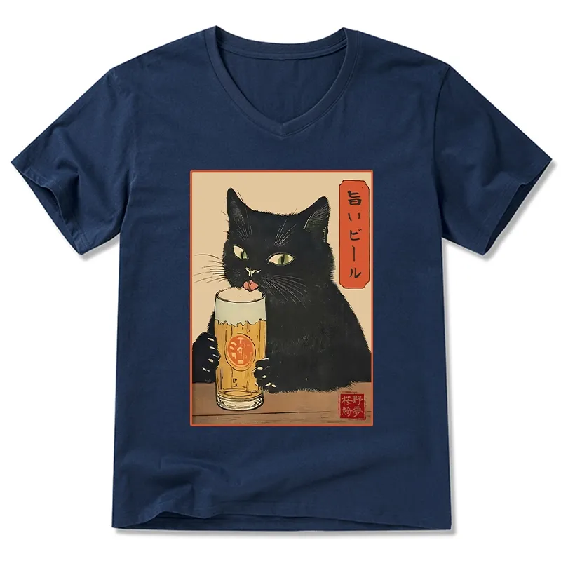 Tokyo-Tiger Cat Holding A Glass Of Beer V-Neck Classic T-Shirt