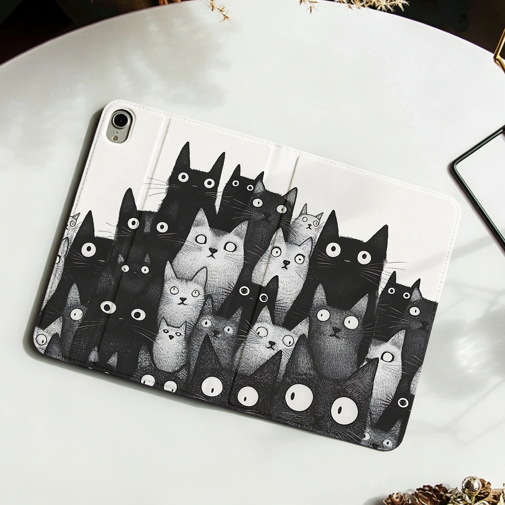 Tokyo-Tiger The Judgmental Stare Of Cats Nobles Tablet Protective Case
