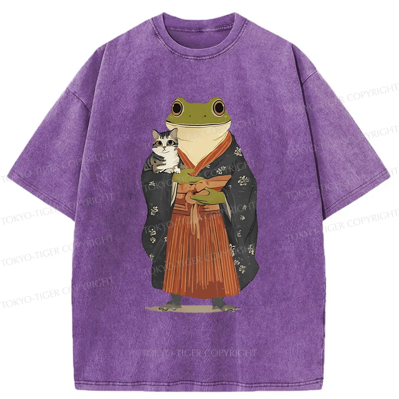 Tokyo-Tiger Frog Hugs Cat Washed T-Shirt