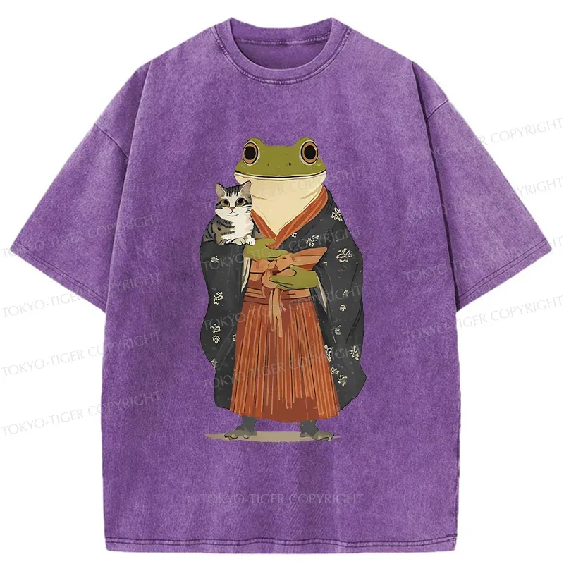 Tokyo-Tiger Frog Hugs Cat Washed T-Shirt