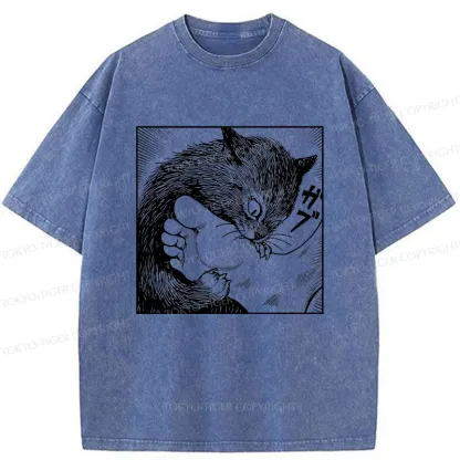 Tokyo-Tiger Cat Bites Feet Washed T-Shirt