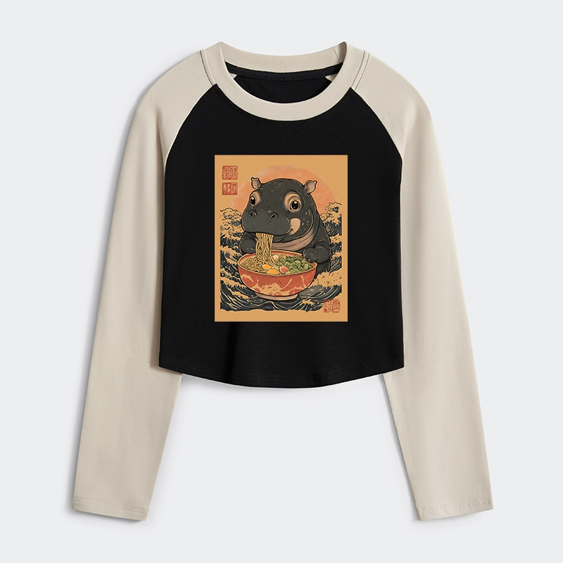 Tokyo-Tiger Moo Deng Eat Ramen Women's Crop Raglan T-Shirt