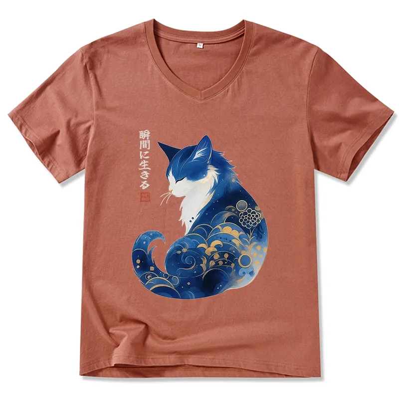 Tokyo-Tiger Retro Zen Cat: Living the Present V-Neck Classic T-Shirt