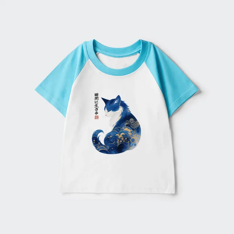 Tokyo-Tiger Retro Zen Cat: Living the Present Kids Raglan T-shirt