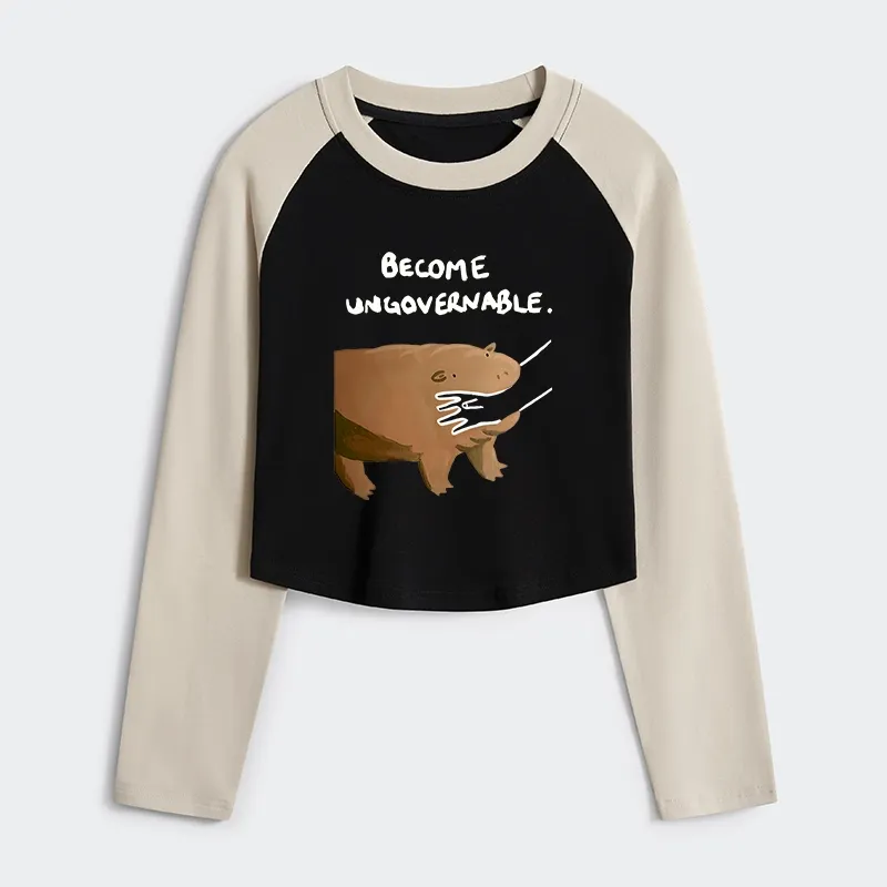 Tokyo-Tiger Moo Deng Bites Someone's Arm Women's Crop Raglan T-Shirt