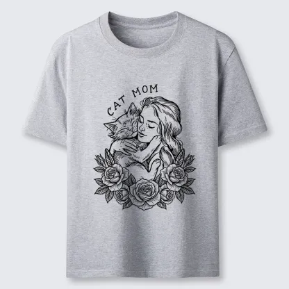 Tokyo-Tiger Cat Mom Cuddling Her Kitten Classic T-Shirt