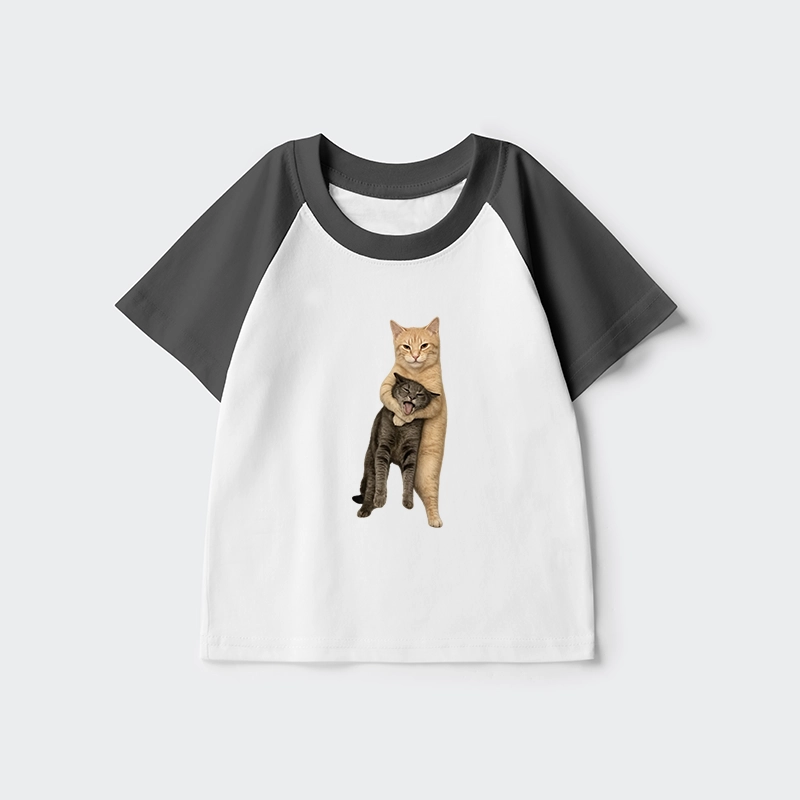 Tokyo-Tiger  Orange Cat’s Tight Embrace Kids Raglan T-shirt
