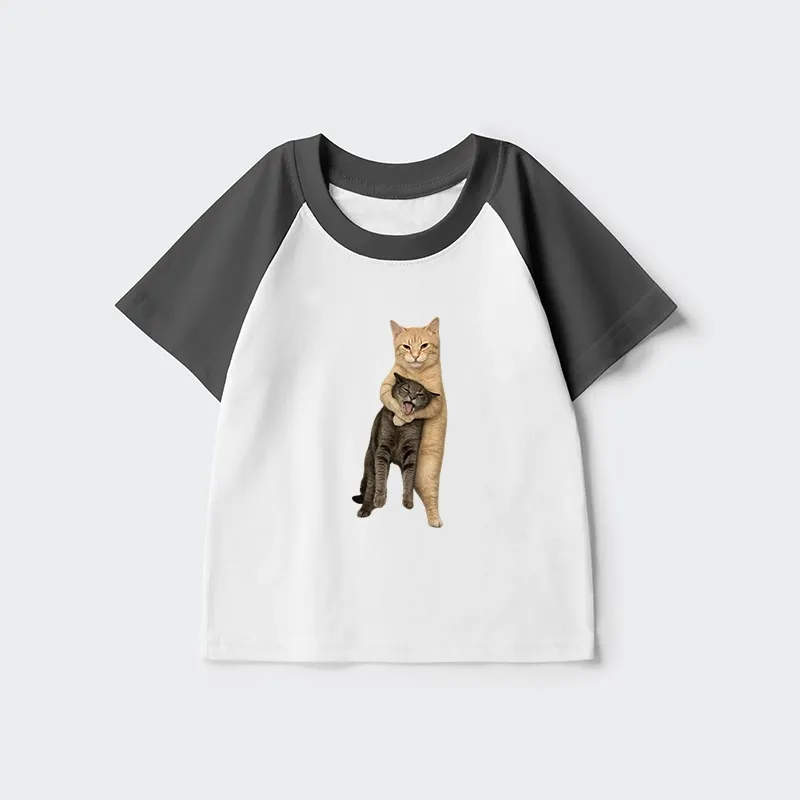 Tokyo-Tiger  Orange Cat’s Tight Embrace Kids Raglan T-shirt