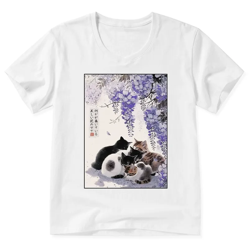 Tokyo-Tiger Cats plotting under the wisteria V-Neck Classic T-Shirt
