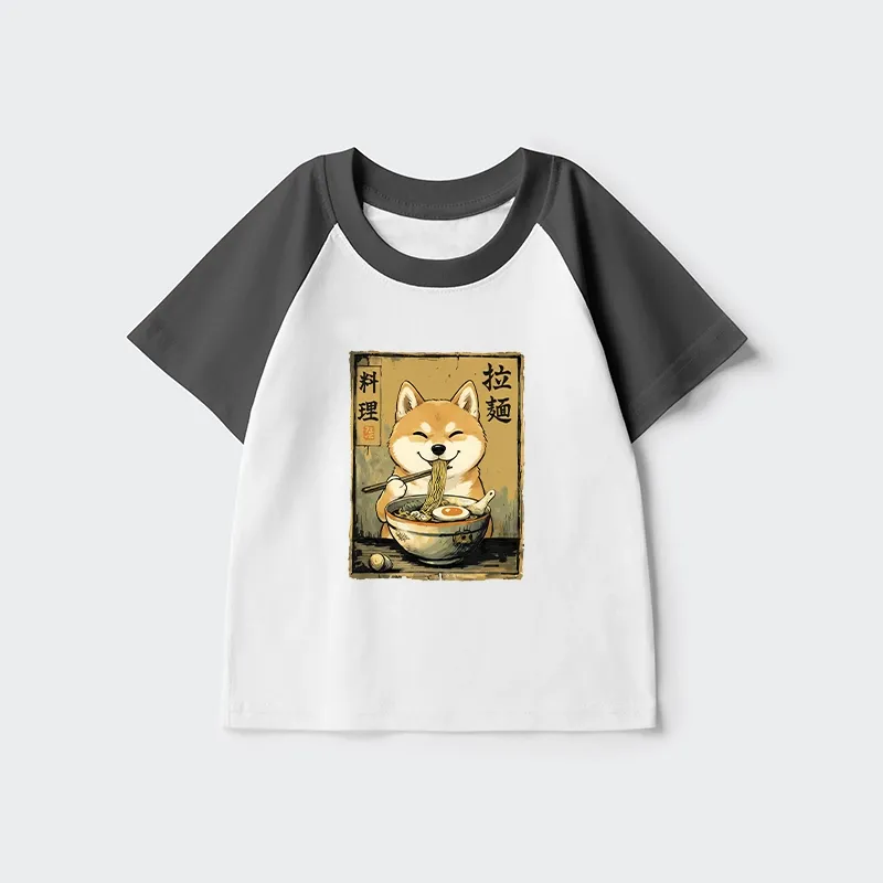 Tokyo-Tiger Happy Shiba Eating Ramen Kids Raglan T-shirt