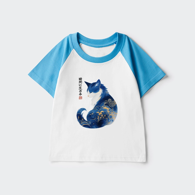 Tokyo-Tiger Retro Zen Cat: Living the Present Kids Raglan T-shirt