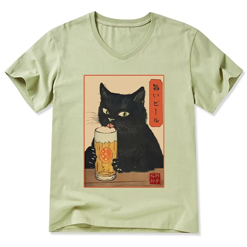 Tokyo-Tiger Cat Holding A Glass Of Beer V-Neck Classic T-Shirt