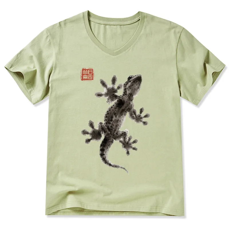 Tokyo-Tiger Minimal Asian Ink Brush Gecko Vibe V-Neck Classic T-Shirt