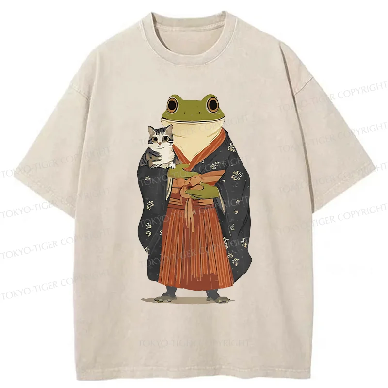 Tokyo-Tiger Frog Hugs Cat Washed T-Shirt