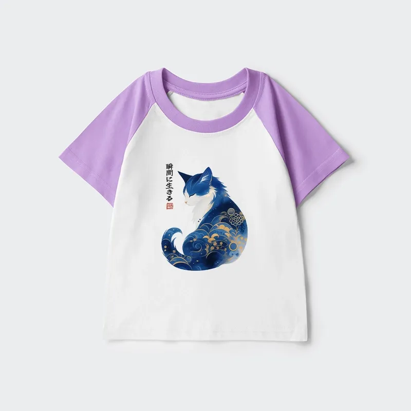 Tokyo-Tiger Retro Zen Cat: Living the Present Kids Raglan T-shirt