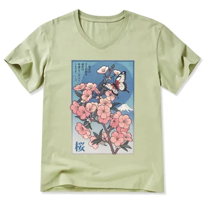 Tokyo-Tiger Ukiyoe Japanese Cherry blossoms Poster V-Neck Classic T-Shirt