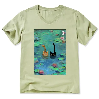 Tokyo-Tiger Funny Cats Swimming In Lilies V-Neck Classic T-Shirt