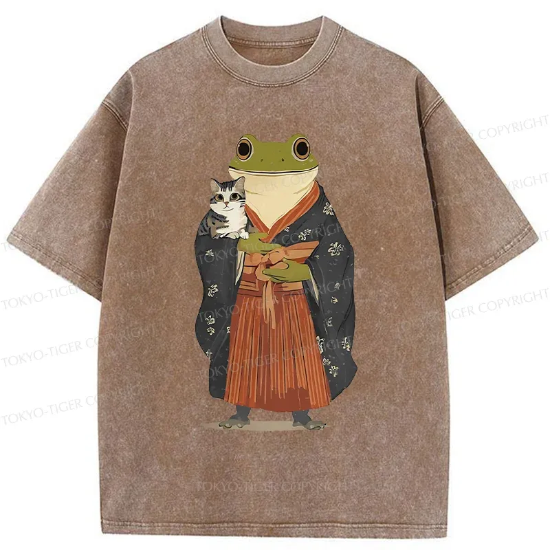 Tokyo-Tiger Frog Hugs Cat Washed T-Shirt