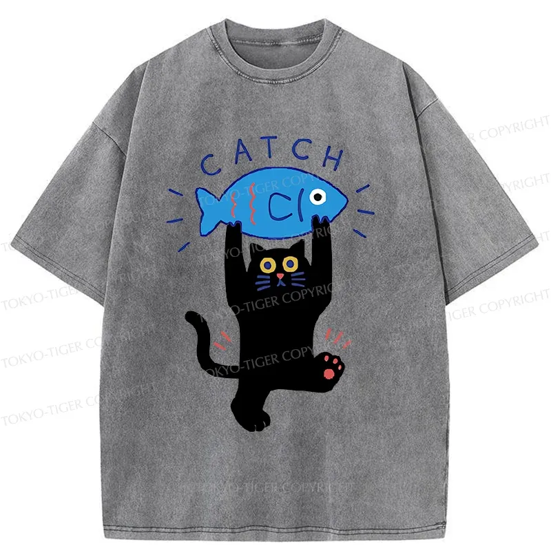 Tokyo-Tiger Cat Catching Fish Washed T-Shirt
