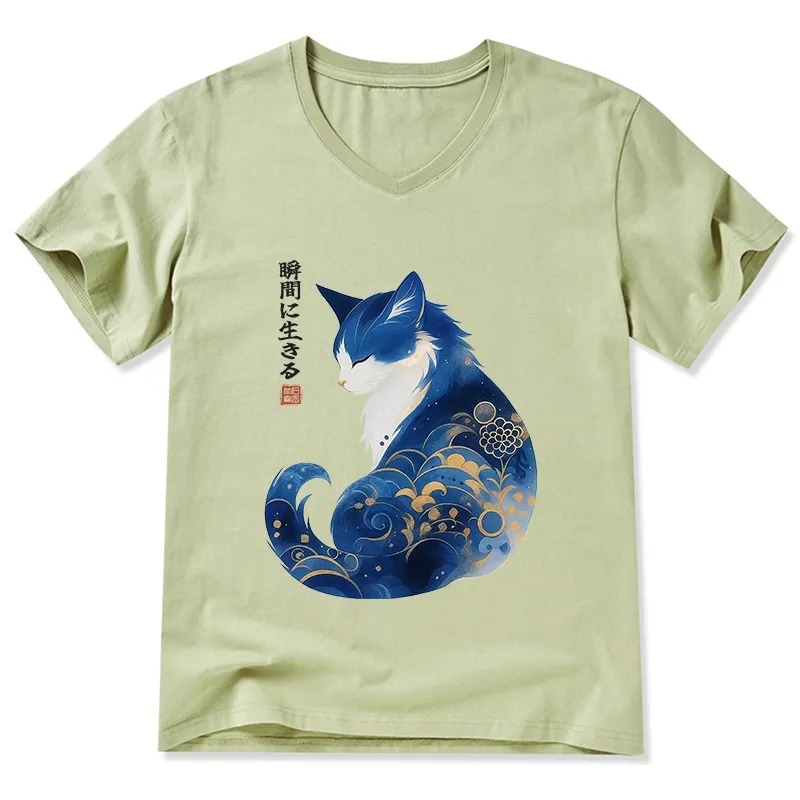 Tokyo-Tiger Retro Zen Cat: Living the Present V-Neck Classic T-Shirt
