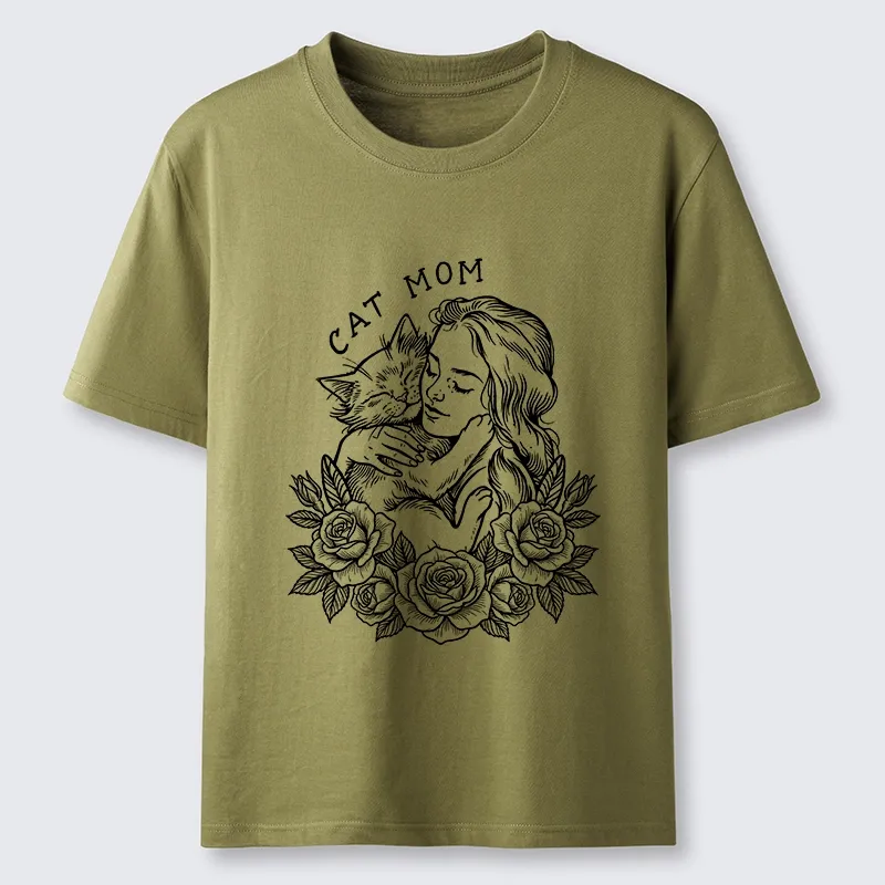 Tokyo-Tiger Cat Mom Cuddling Her Kitten Classic T-Shirt