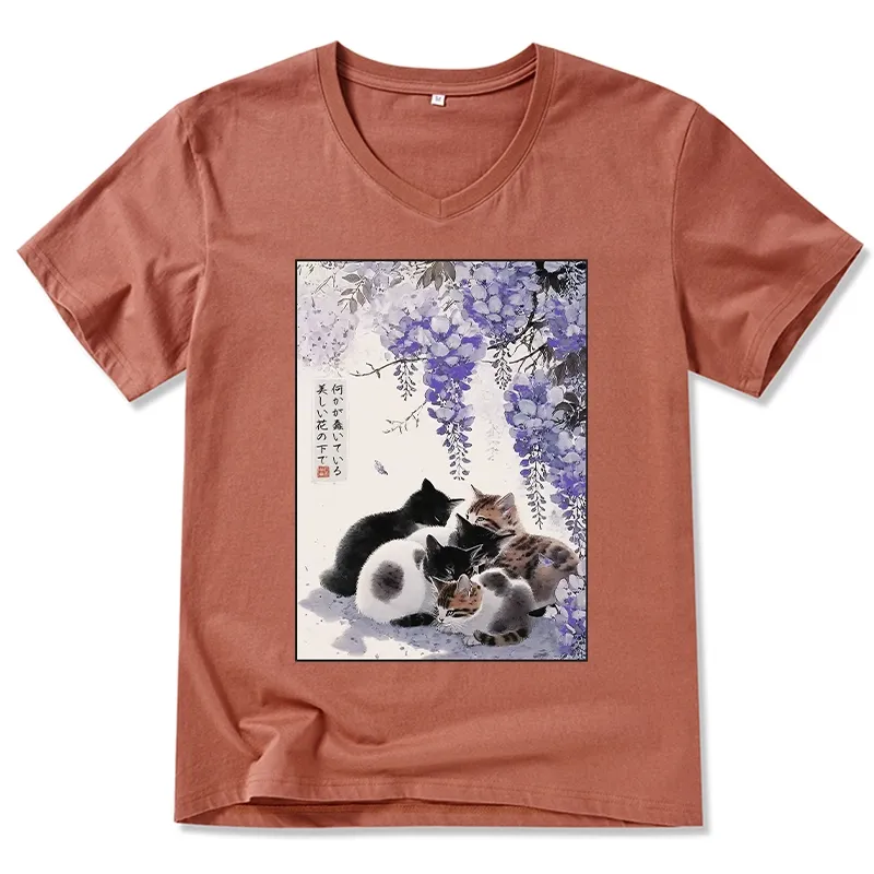 Tokyo-Tiger Cats plotting under the wisteria V-Neck Classic T-Shirt