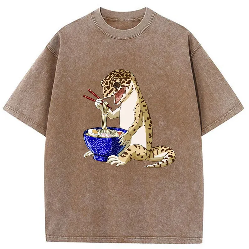 Tokyo-Tiger Gecko Eating Ramen Washed T-Shirt
