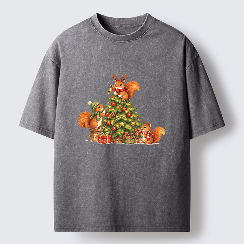 Tokyo-Tiger Cute Squirrels Decorating Christmas Tree Washed T-Shirt