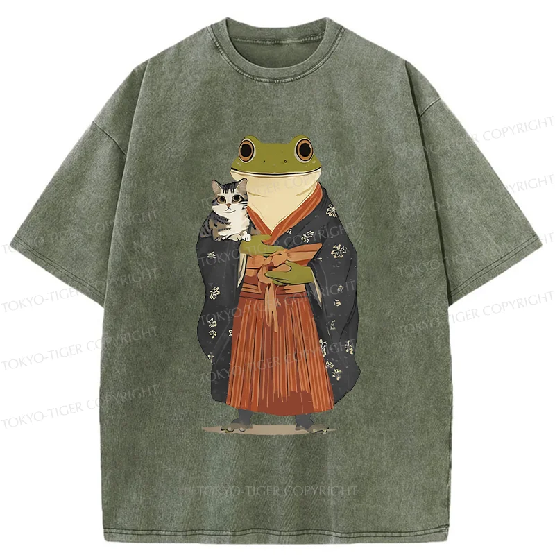 Tokyo-Tiger Frog Hugs Cat Washed T-Shirt