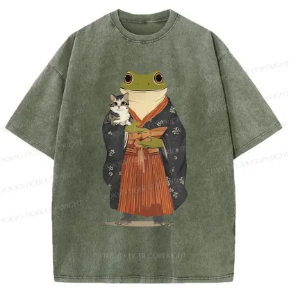 Tokyo-Tiger Frog Hugs Cat Washed T-Shirt