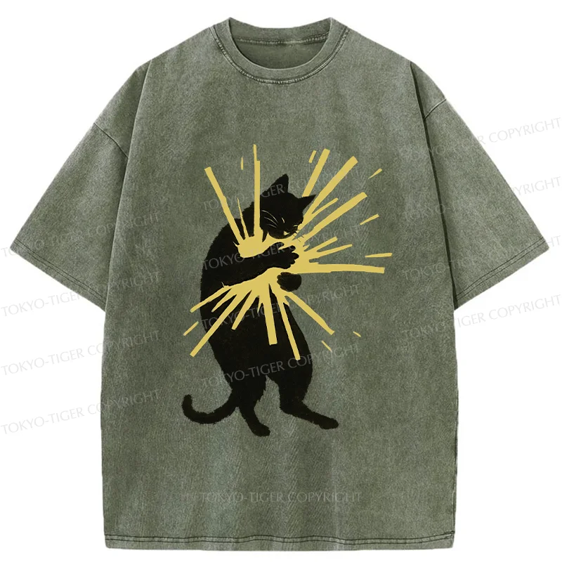 Tokyo-Tiger Cat Holding Light Washed T-Shirt