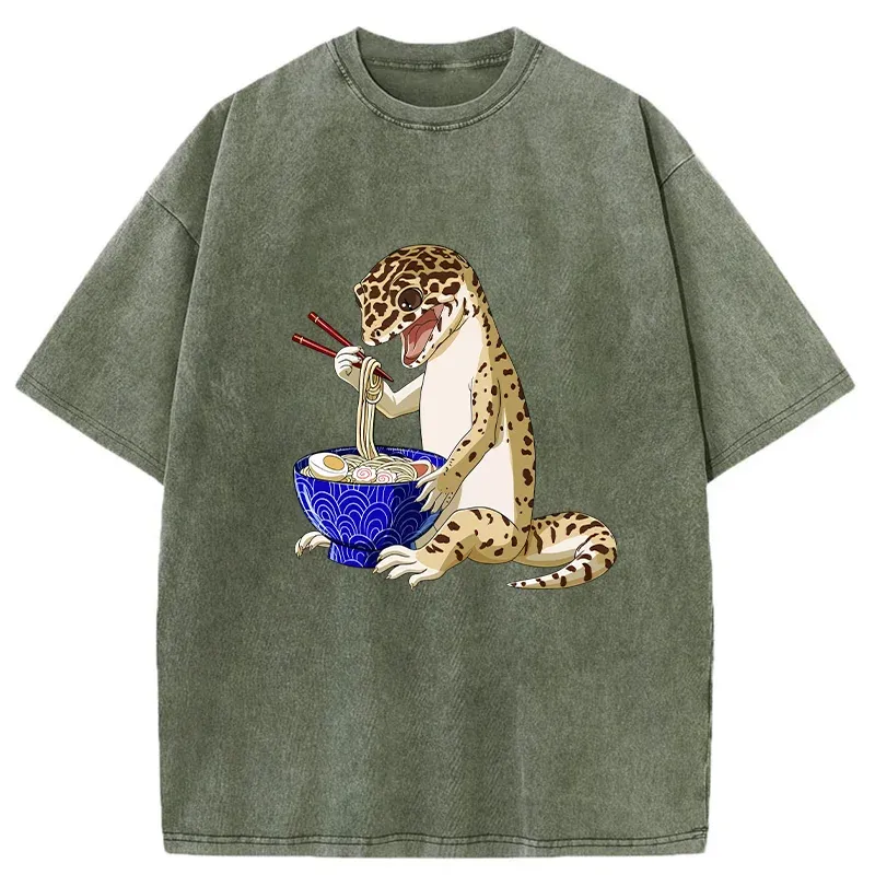 Tokyo-Tiger Gecko Eating Ramen Washed T-Shirt