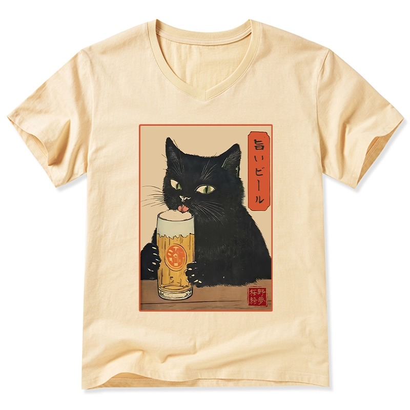 Tokyo-Tiger Cat Holding A Glass Of Beer V-Neck Classic T-Shirt