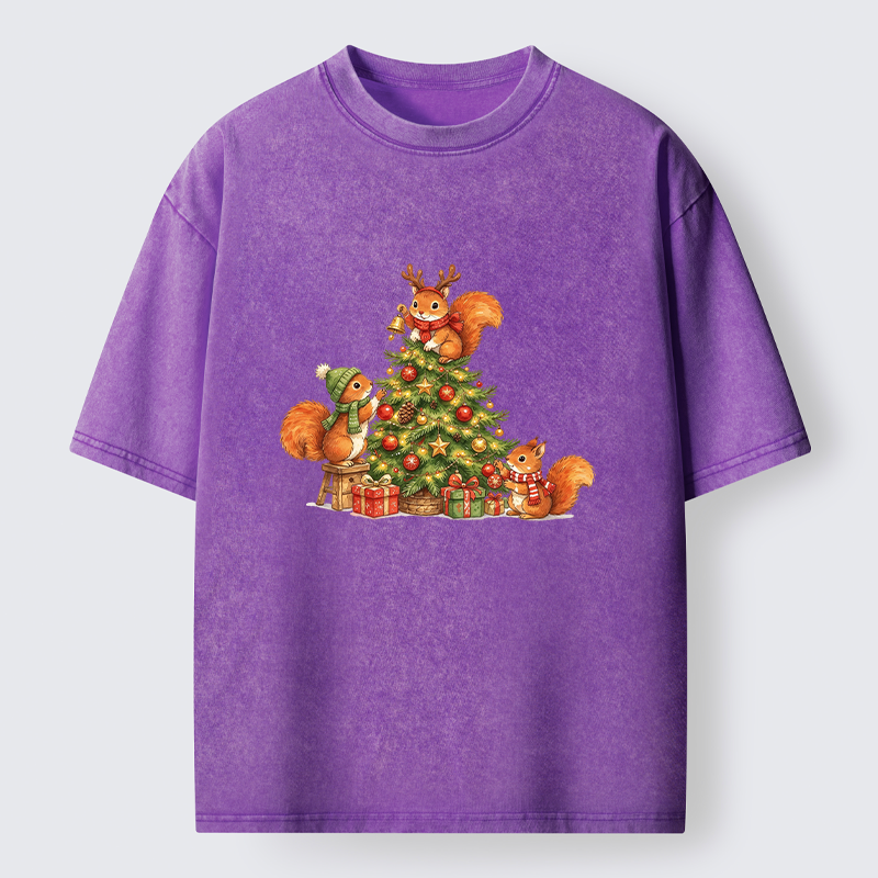 Tokyo-Tiger Cute Squirrels Decorating Christmas Tree Washed T-Shirt