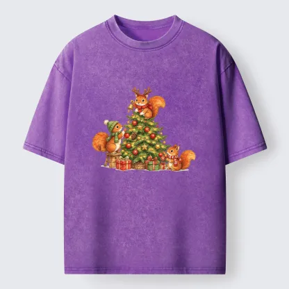 Tokyo-Tiger Cute Squirrels Decorating Christmas Tree Washed T-Shirt