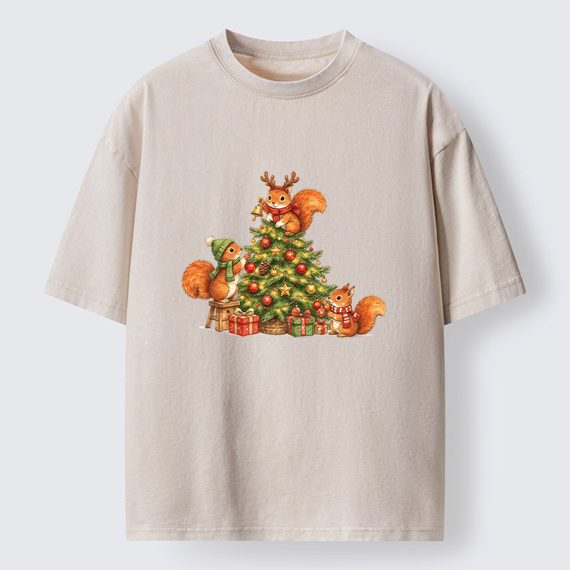 Tokyo-Tiger Cute Squirrels Decorating Christmas Tree Washed T-Shirt