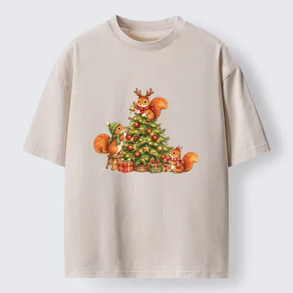 Tokyo-Tiger Cute Squirrels Decorating Christmas Tree Washed T-Shirt