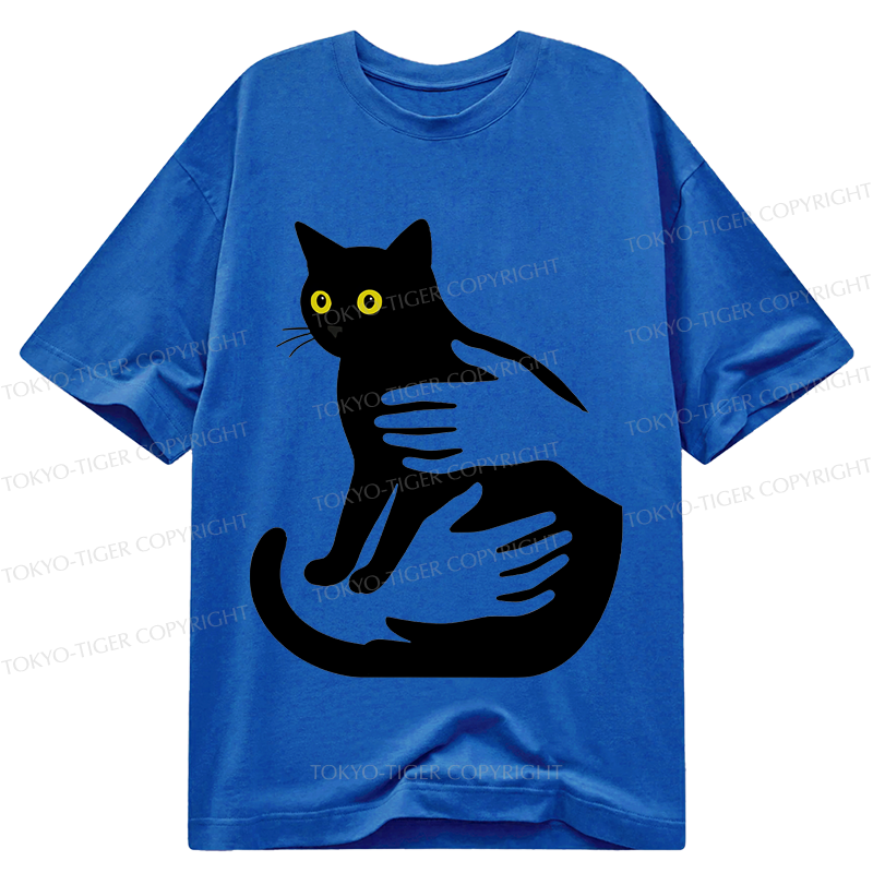 Tokyo-Tiger Hug A Black Cat Classic T-Shirt