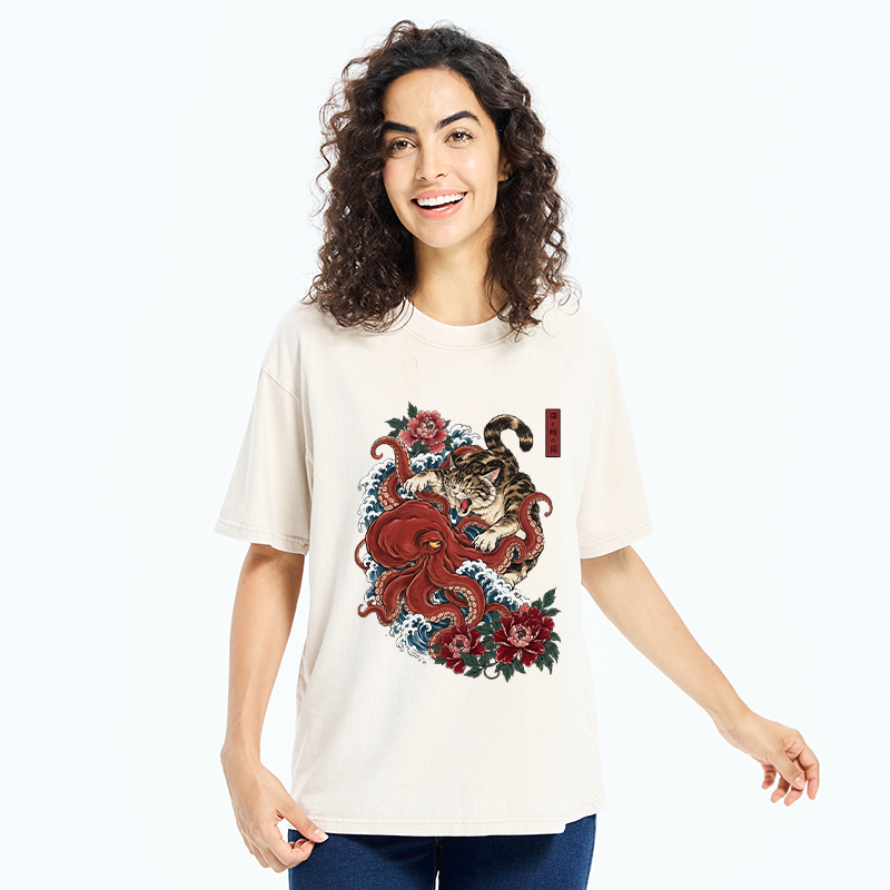Tokyo-Tiger Ukiyo Style Cat Fighting Octopus Washed T-Shirt