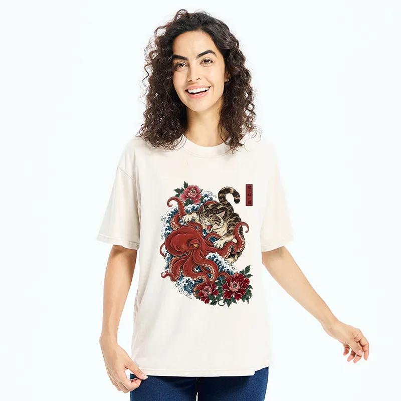 Tokyo-Tiger Ukiyo Style Cat Fighting Octopus Washed T-Shirt