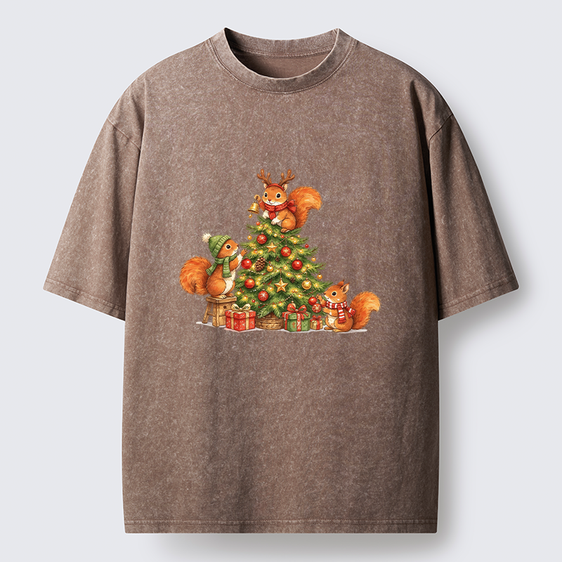 Tokyo-Tiger Cute Squirrels Decorating Christmas Tree Washed T-Shirt