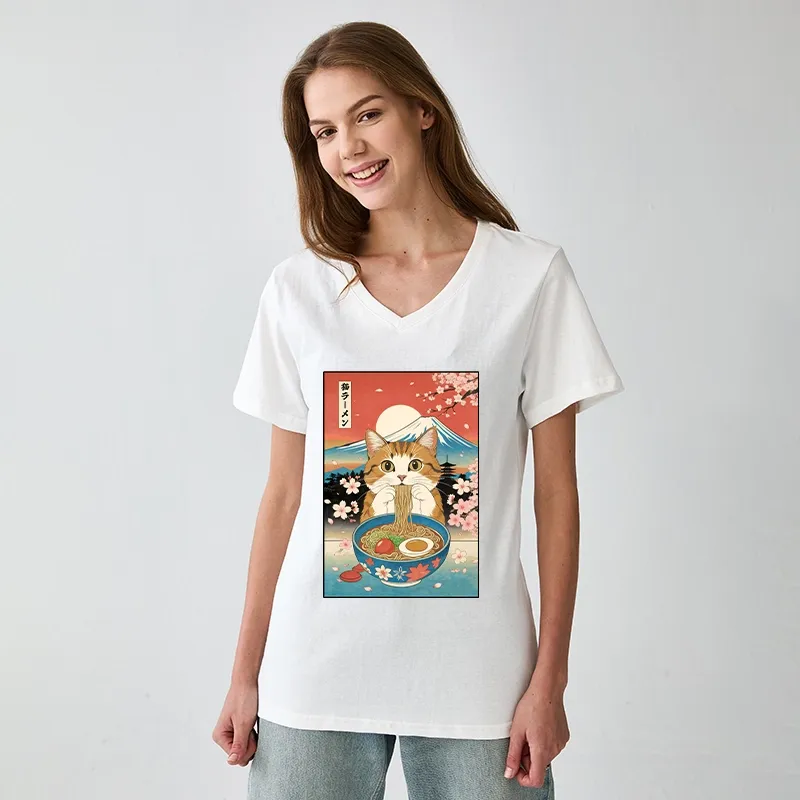 Tokyo-Tiger Funny Orange Cat Eating Ramen Japan V-Neck Classic T-Shirt