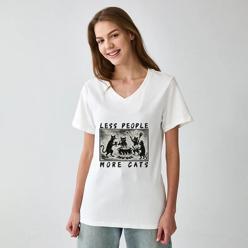 Tokyo-Tiger Cat Sacrifice Ceremony V-Neck Classic T-Shirt