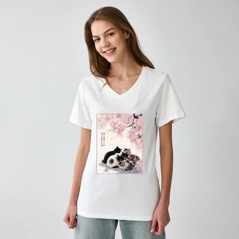 Tokyo-Tiger Cute Cats Sakura Garden V-Neck Classic T-Shirt