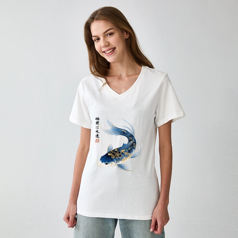 Tokyo-Tiger Elegant Koi Fish Watercolor Art V-Neck Classic T-Shirt
